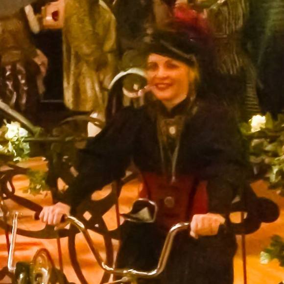 Meet your Posher, Melissa - Picture 1 of 1